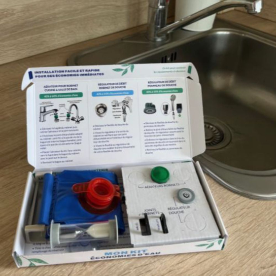 Pack eau complet : 2 robinets + 1 douche + 1 sac WC + 1 sablier de douche