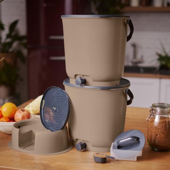 Lot de 2 composteurs Bokashi Essential + base – 15,3 L – Cappuccino – Activateur