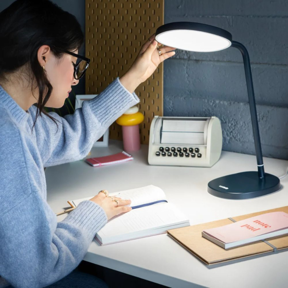 Lampe de luminothérapie Lumie Task, coloris bleu